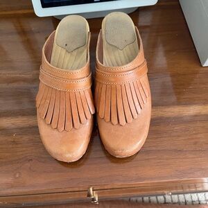 Sandgren Tan Leather Clogs